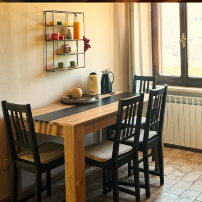 Villa Solisera Kitchentable APT1 800x800