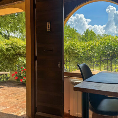 Villa Solisera desk2 APT1 800x800