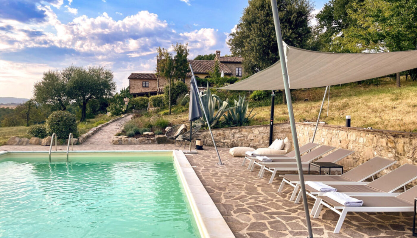 pool and house 1400x800